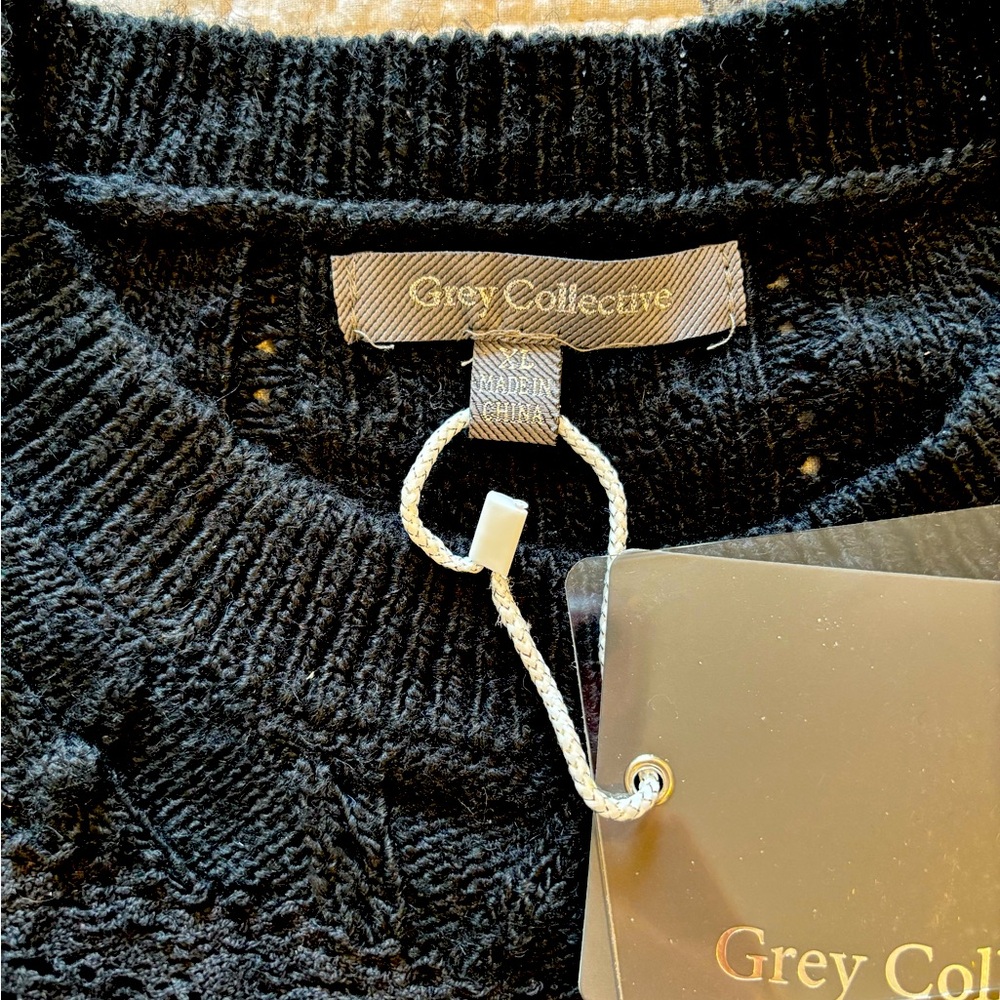 Grey Collective Sweater 🖤 - Picture 2 of 3